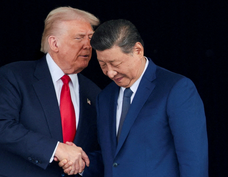 川普10月30日在南韩釜山与习近平进行面对面会晤。（路透）