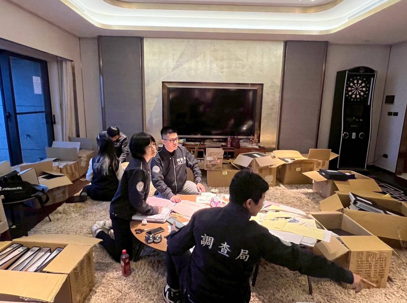 侦办人员4日兵分47路进入太子集团据点内搜索。（调查局提供）