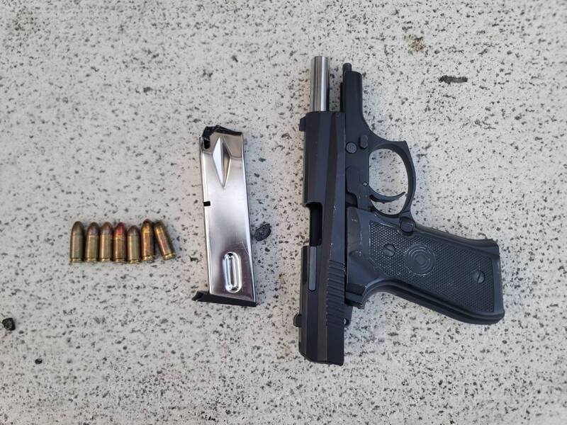 警方搜出手枪、子弹。（民众提供）