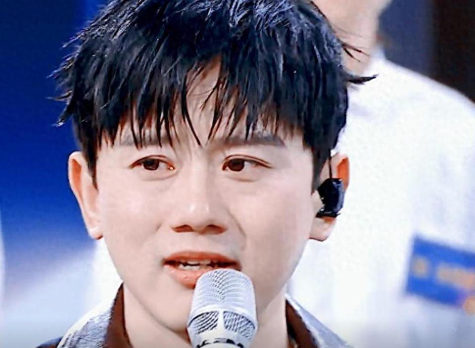 离婚传闻不到1年 张杰高调官宣喜讯 撕开姐弟恋“遮羞布”