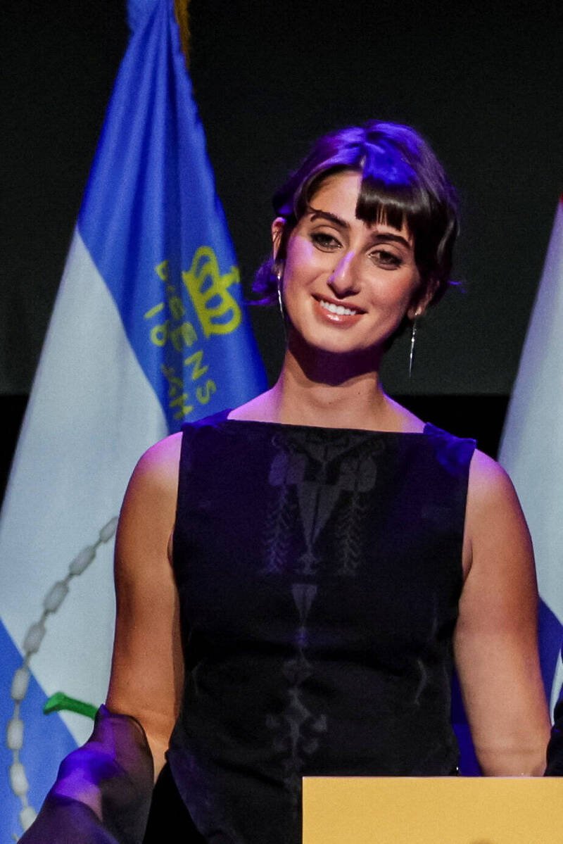 纽约市长当选人曼达尼的妻子杜瓦吉，4日晚间出席丈夫的胜选之夜活动。（路透）