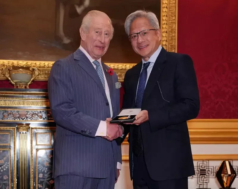 黄仁勋获英王接见!查尔斯第一句话让他惊讶