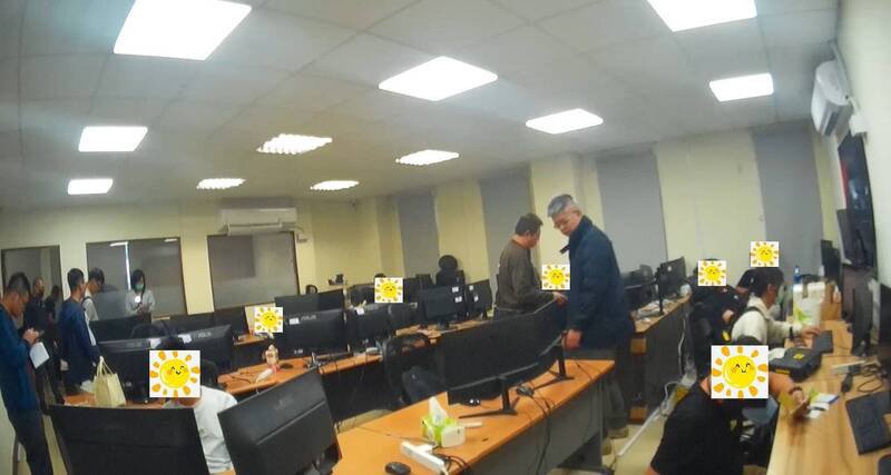 警方搜索博弈网站机房。（警方提供）