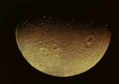 直击月球「被砸」！ 业余玩家两度拍小行星撞击爆闪光