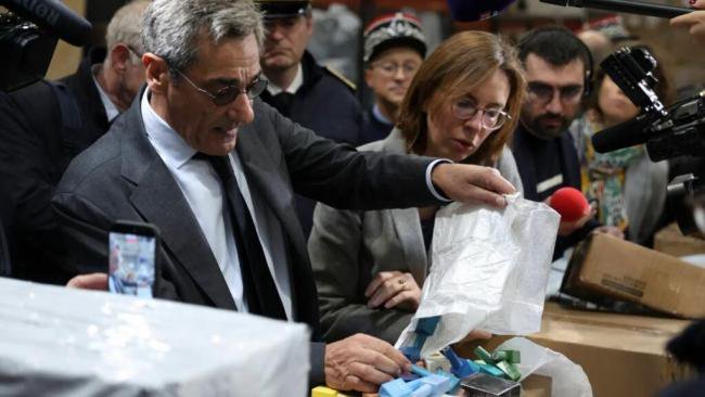 20万个包裹被拦截拆封 法高官拒见这个中国人 20万个包裹被拦截拆封 法高官拒见这个中国人