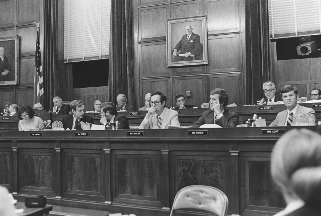 当地时间1974年7月29日，美国华盛顿特区，司法委员会弹劾小组会议，听取与水门事件有关的证据。视觉中国 图