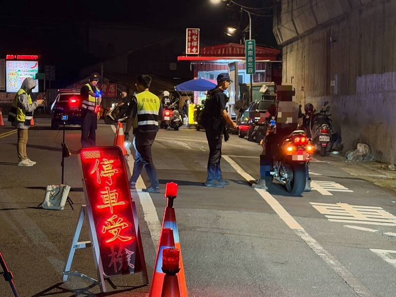 警方分析，本次勤务选定改装车辆出没热点——兴南路2段399巷（往烘炉地双向）扩大临检。（记者郑景议翻摄）