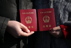 夜店领证、结婚送鸡蛋......中国疯「催婚」花招百出 学者：难翻转年轻人婚姻观