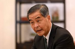 香港一小学开放使用简体字 梁振英痛批：回归前已讨论好要保留繁体