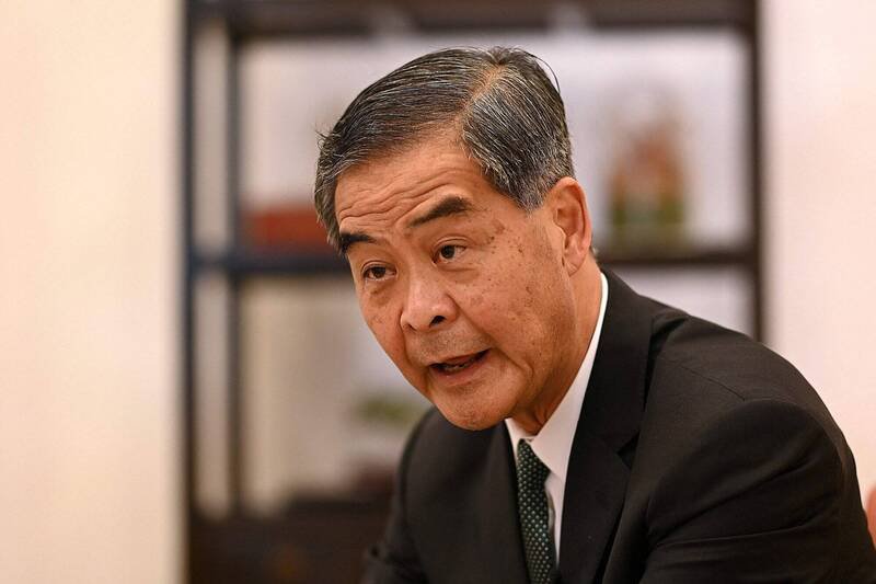 香港新界沙田官立小学近来开放学生使用简体字，前特首梁振英发文痛批。（法新社）