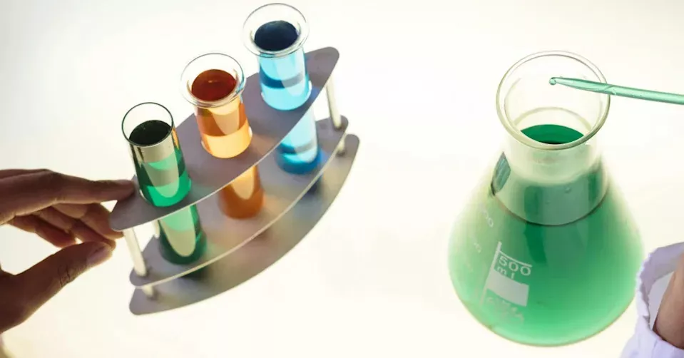 一起关係混乱的离奇命案 前成人片女星被控杀儿子老公