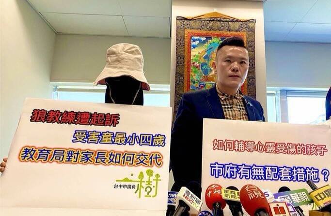 台中市议员江和树陪同被害人妈妈踼爆此案。（资料照）