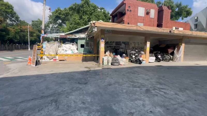 玉里天主堂旁边的车棚本来有收回收物资，今天起不再受理。（民众提供）