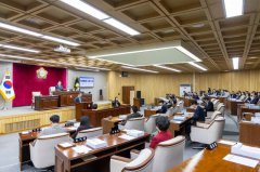 扯！南韩首尔江西区议会副议长 撞伤议员后肇逃