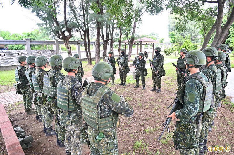 陆军一三七旅士兵蔡旻祐上课玩手游拒命令，遭依抗命罪判刑5月，可易科罚金，每日折算1000元，示意图。（资料照）
