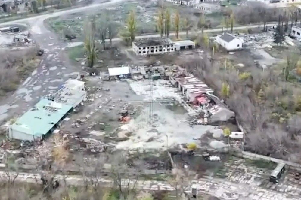 2025年11月1日在红军城的无人机空拍画面，已经已成废墟。 （美联社）