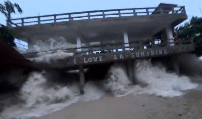 台风凤凰袭击菲律宾，网传大浪冲进一处滨海饭店内。（撷取自Threads帐号shiangillus）