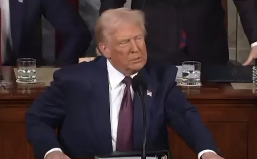 特朗普“关税大派钱”计划引发质疑，钱从哪来？