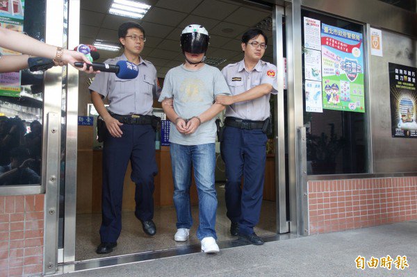 警方依毁损罪嫌将林男移送法办。（记者姜翔摄）