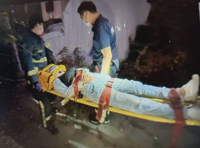 林秀芬疑因昨天1件和地主的诉讼败诉心情低落，今天凌晨在老家轻生却摔伤送医。（撷取自林金连脸书）