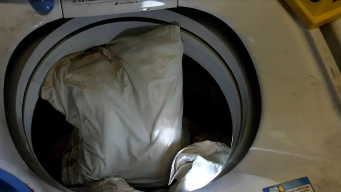 ▲韩家洗衣机里塞的枕头里发现子弹