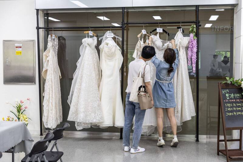 南韩企业研究机构「CEO SCORE」统计，财阀后代的联姻如今更偏向商业间的结盟。示意图，与本新闻无关。（彭博）