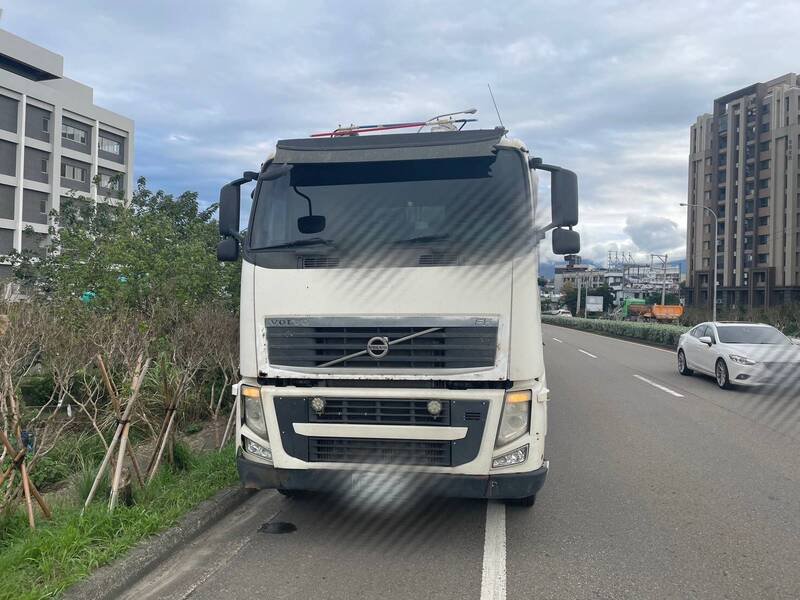 男子开车要到南部倾倒废弃物，司机下车如厕被中途「拦截」。（警方提供）