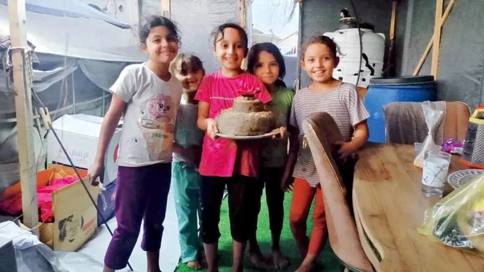 一个加沙母亲、女记者的战争日记:炮弹,在身边落下