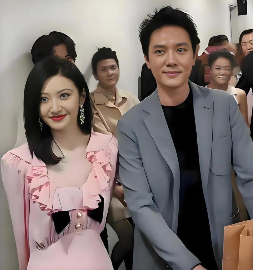 景甜闪婚传闻仅2个月,冯绍峰竟走上了另一条上坡路