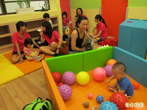 新北市公共托育中心招生，今年限制每名儿童以报名两家公托为限。（记者何玉华摄）