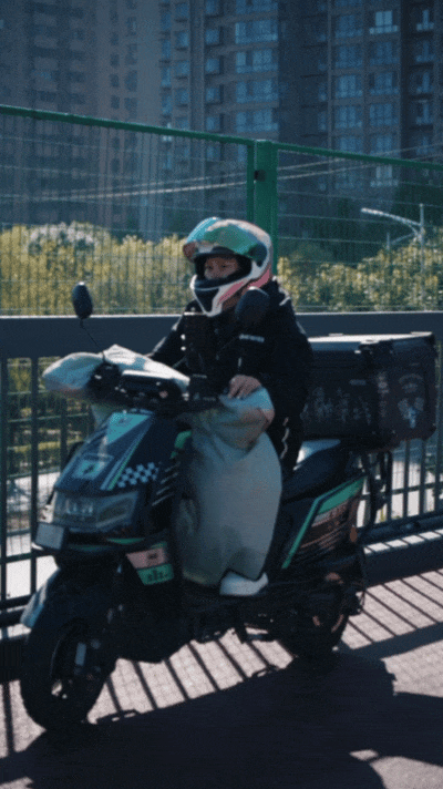 一个外卖女骑手的真实记录,口碑爆了