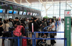 北京示警无效!飞日航班柜台现人龙 中国客喊「政治与我无关」