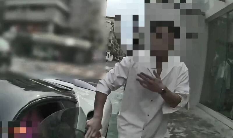 有「台大男神」封号的孙炫东，酒后驾驶法拉利超跑逆向倒车，遭巡逻警方拦停，酒测值高达啊0.87。（记者陆运锋翻摄）