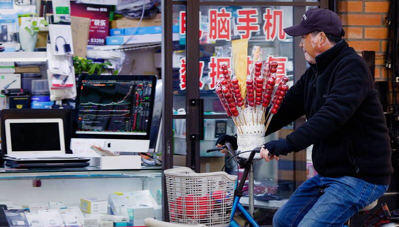 纽约时报指出，中国经济低迷，社会绝望情绪汹涌，中共一贯鼓吹的爱国主义教育如今已经无法引起共鸣，习近平高喊的中国梦已经褪色。 （欧新社文件照）