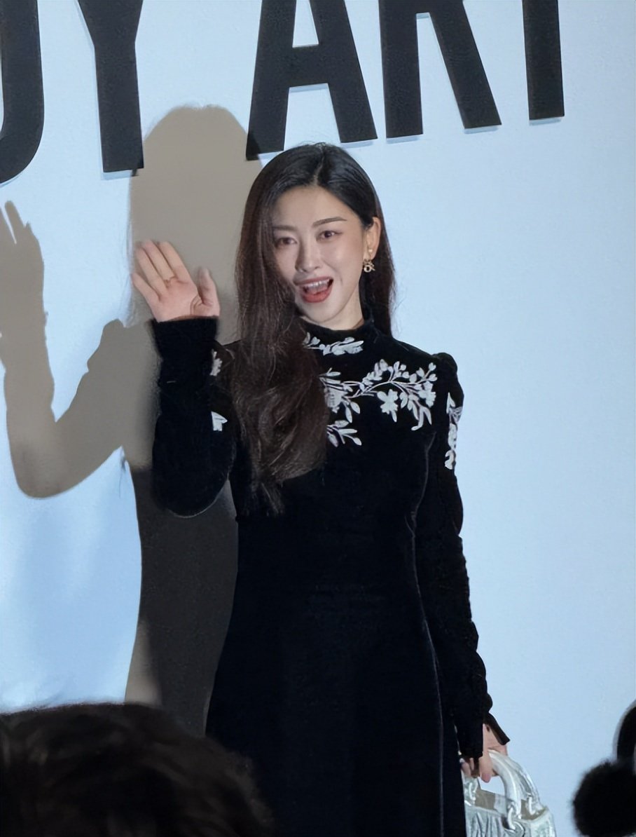 上海之夜:郑钦文大露背 朱珠抢镜 李冰冰咋长这样了