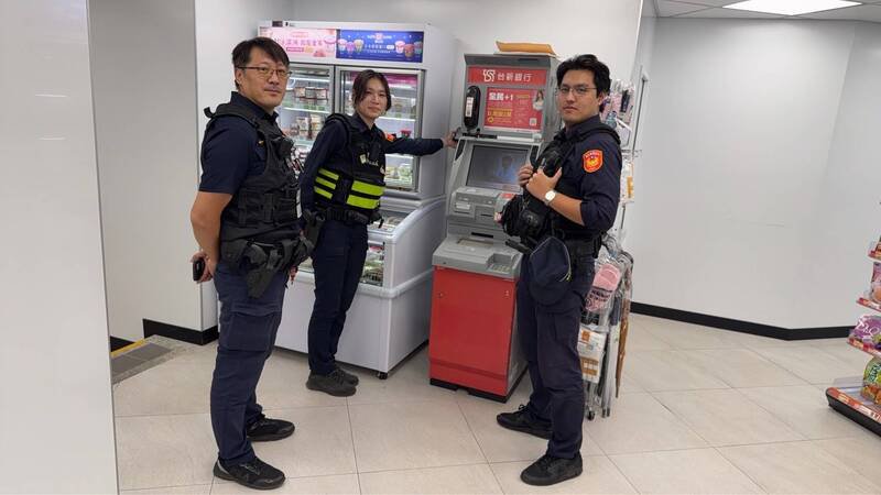 普发现金一万元上路，今（17）日起开放ATM领现，苗栗警分局即日起也加强辖内各金融机构、ATM、领现点设置巡逻警力及安全监控。（图由警方提供）