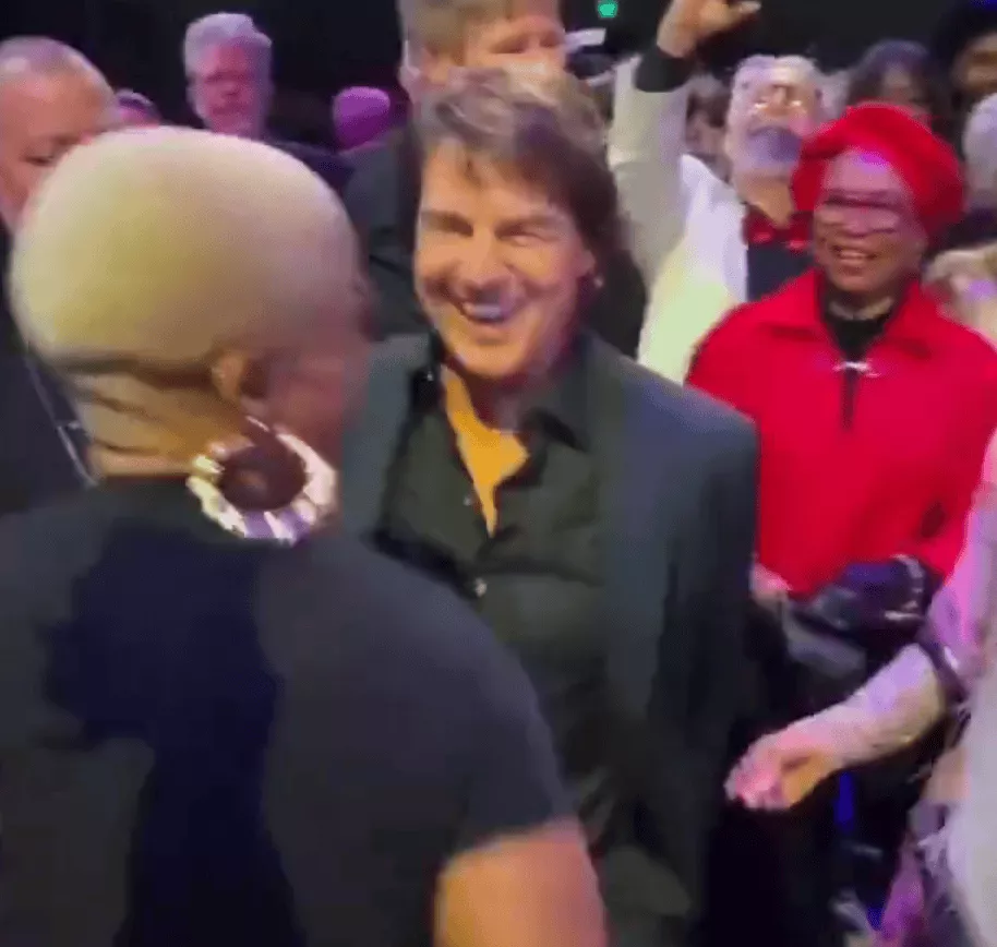 阿汤哥庆祝获奥斯卡终身成就奖,派对上热舞状态超好