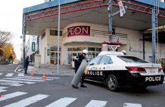 熊害升级！日本秋田「AEON被熊闯入」 对峙2.5小时被麻醉电死