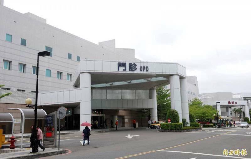 警消赶抵后，随即将该名成衣厂员工包扎，并送往医院治疗，所幸没有生命危险。（资料照）