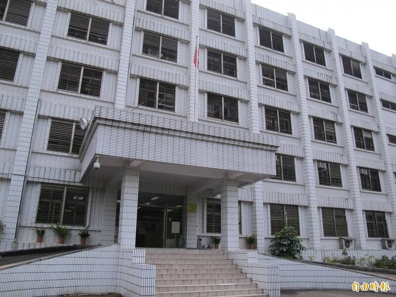 移民署台北收容所被爆料，收容的越南移工在所内勒索菜鸟判刑，移民署说明，本案为北区事务大队台北收容所自清案件，发现后立即主动调查，会同新北市专勤队报请新北地检署指挥侦办，全案经起诉判刑，经查没有相关职员涉入。（资料照）