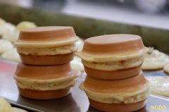 友谊小船翻了? 恶搞中共战狼图卡 竟掀起台日大战「1点心名称」