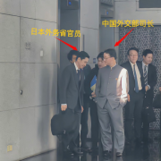 日中紧张央视竟PO官员「插口袋」送客 日本媒体人揭背后目的!