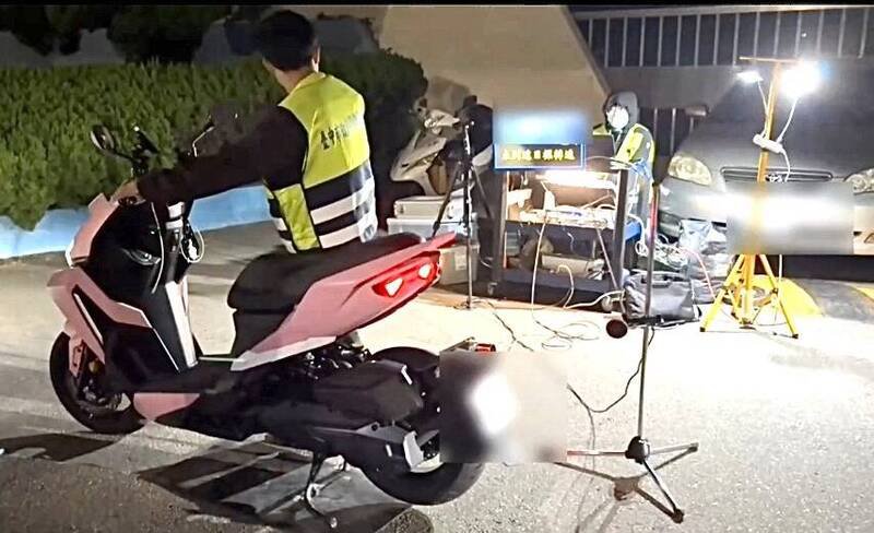 18岁高中「炸街猴」在大肚山区遭拦测噪音车超标。（读者提供）