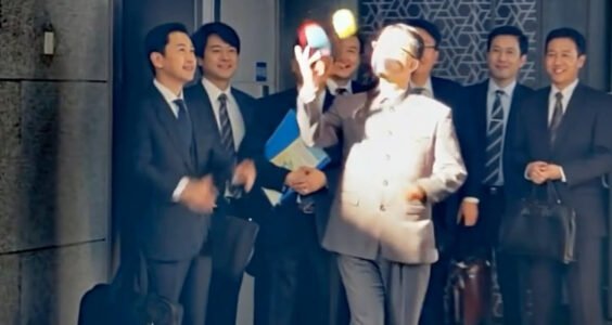 “如此不懂礼貌的外交官员，可知中国的水准”