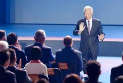 郭台铭满头白发  现身