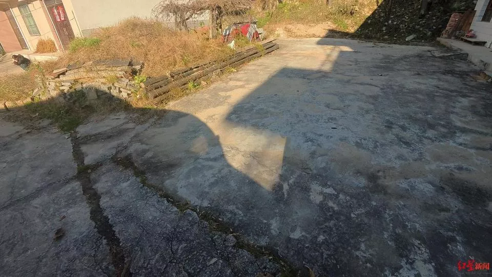 疑因修排水渠欲占路遭拒,男子涉嫌杀害女邻居