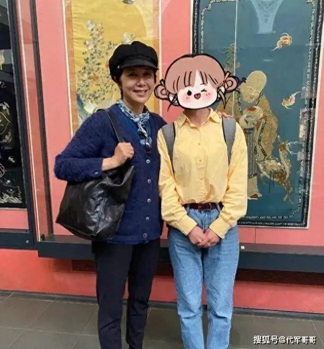 蒋雯丽近照曝光，定居英国，身形消瘦显老态