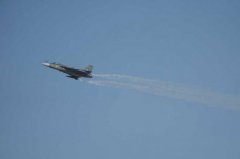 惊悚画面曝光  印度战机失控坠地爆炸瞬间成火海