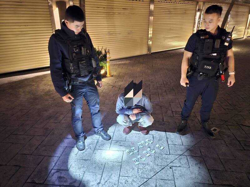 54岁林姓男子生日，与友人相约汽车宾馆开毒趴庆生，友人未到却被警方逮个正著。（警方提供）