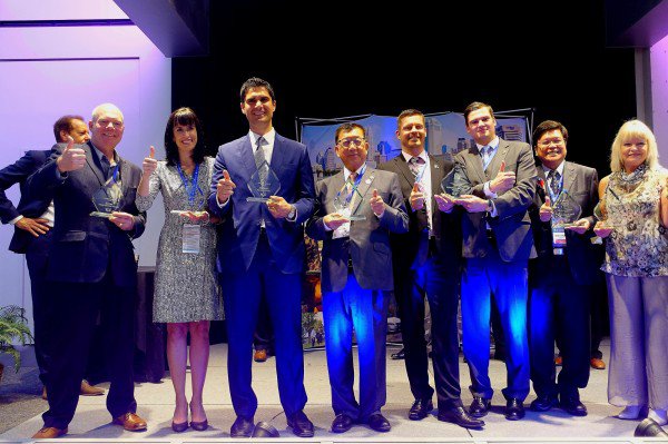 2016国际智慧城市ICF颁奖典礼，台湾时间今天上午在美国俄亥俄州哥伦布市（Columbus）举行，新竹县长邱镜淳（中）亲自率团赴美领取。（图由新竹县政府提供）